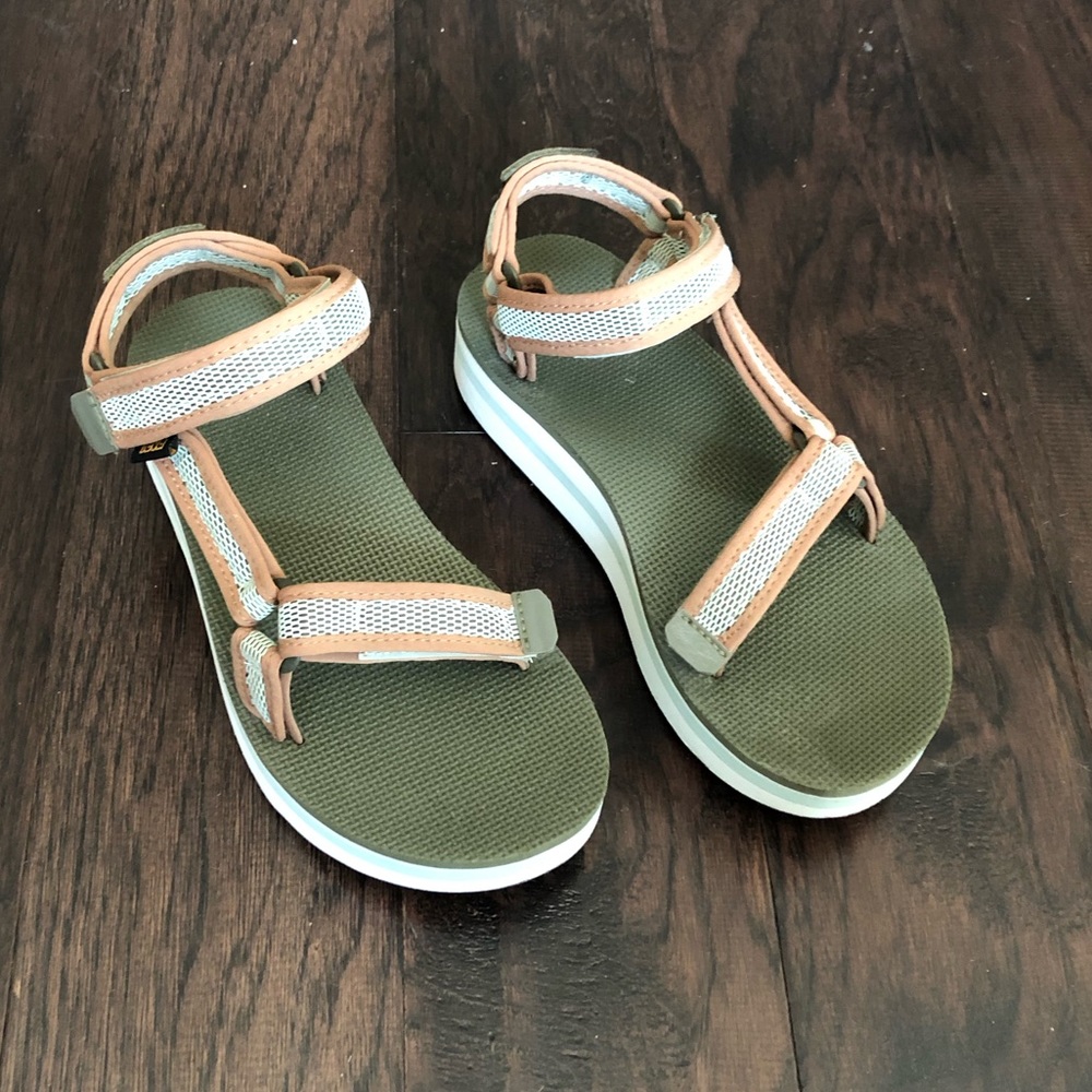 Teva platform universal sandals